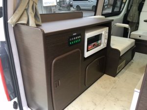 https://wonderwall.fun/wp-content/uploads/2018/10/ギャレー助手席側-300x225.jpg